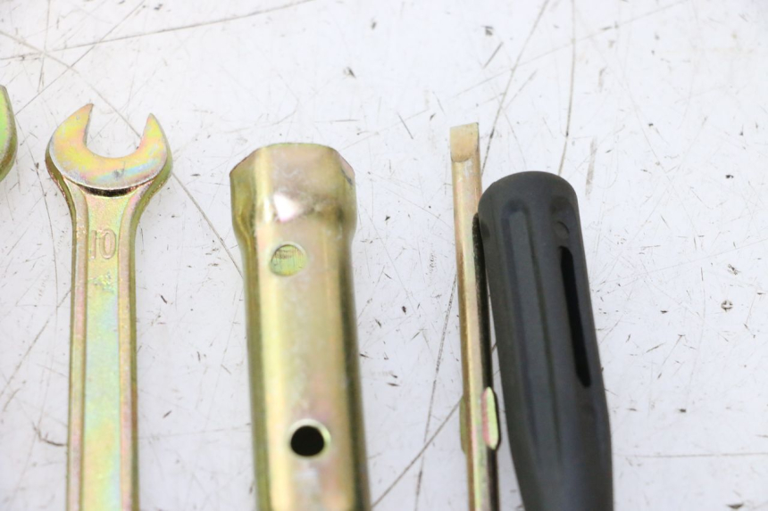 photo de TROUSSE A OUTILS YAMASAKI STREET 50 (2013 - 2018) - Marquages et références