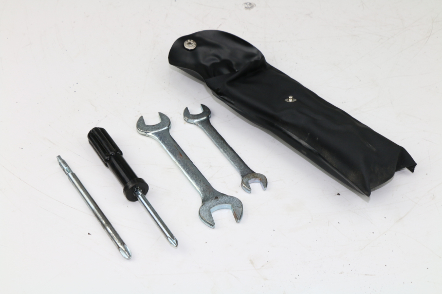 photo de TROUSSE A OUTILS SUZUKI AN BURGMAN 400 (1999 - 2005)