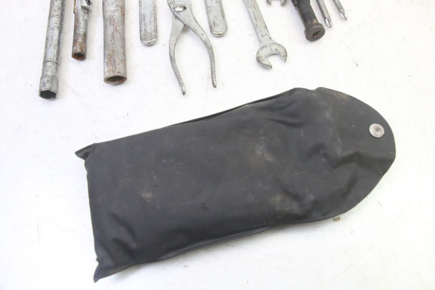 photo de TROUSSE A OUTILS SUZUKI SV S 650 (2003 - 2009)