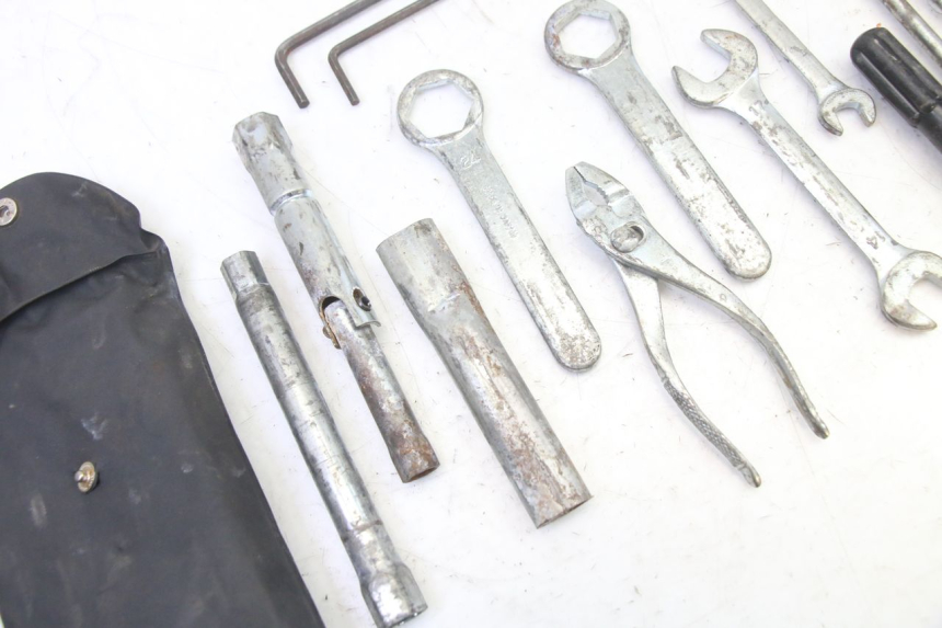photo de TROUSSE A OUTILS SUZUKI SV S 650 (2003 - 2009)