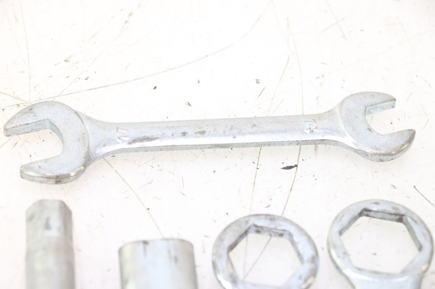 photo de TROUSSE A OUTILS SUZUKI SV S 650 (2003 - 2009) - Points de fixation