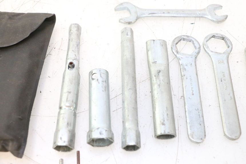 photo de TROUSSE A OUTILS SUZUKI SV S 650 (2003 - 2009) - État de surface