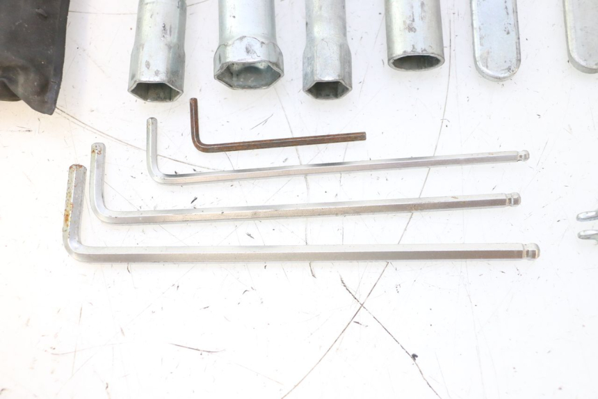 photo de TROUSSE A OUTILS SUZUKI SV S 650 (2003 - 2009) - Pièce contrôlée