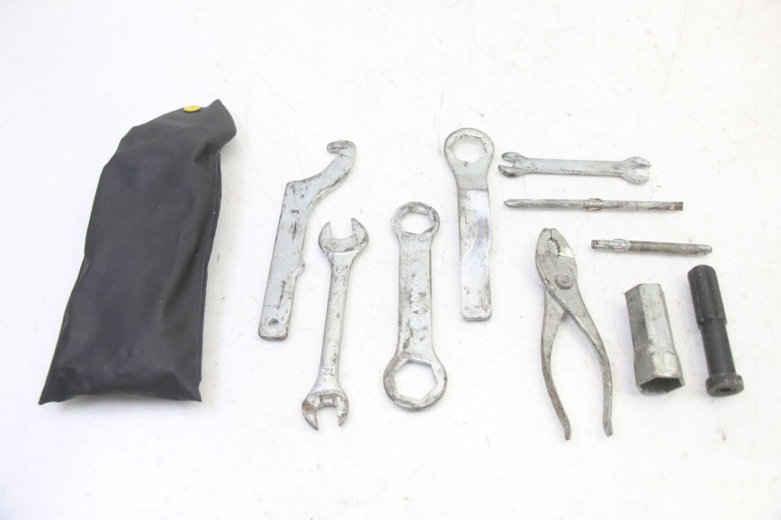 photo de TROUSSE A OUTILS YAMAHA TDR DELTABOX 125 (1993 - 2003)