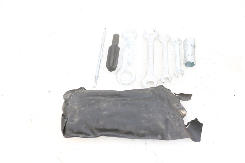 photo de TROUSSE A OUTILS YAMAHA TZR 50 (2008 - 2016) - Autre angle de vue