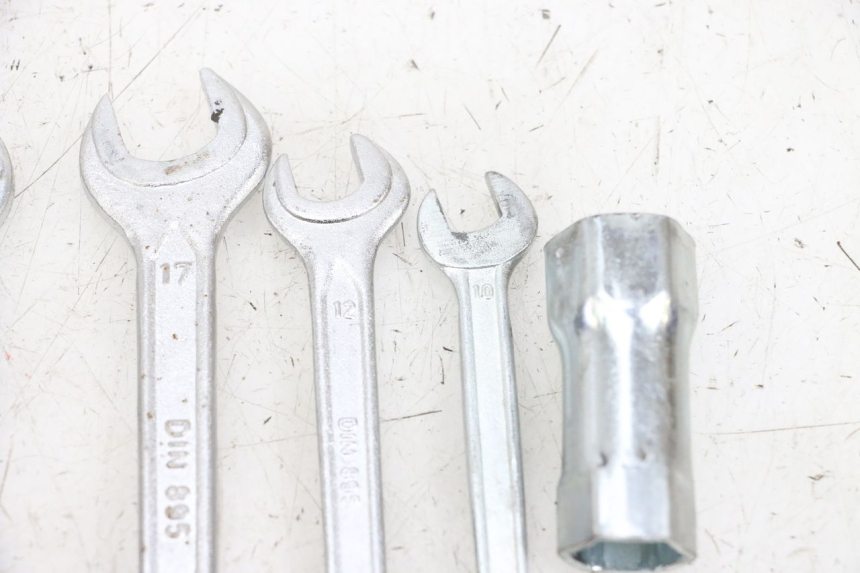 photo de TROUSSE A OUTILS YAMAHA TZR 50 (2008 - 2016) - Pièce contrôlée