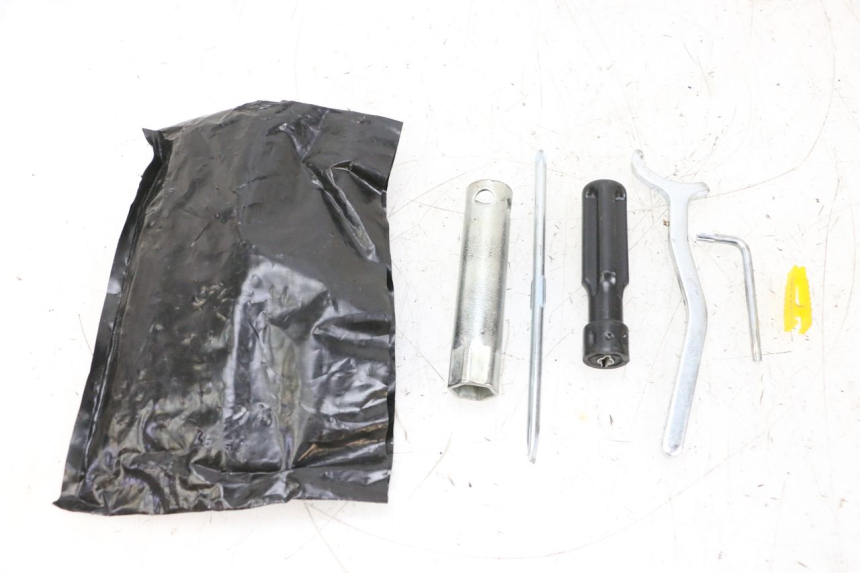 photo de TROUSSE A OUTILS PIAGGIO VESPA GTS SUPER IE 125 (2009 - 2016) - Vue principale