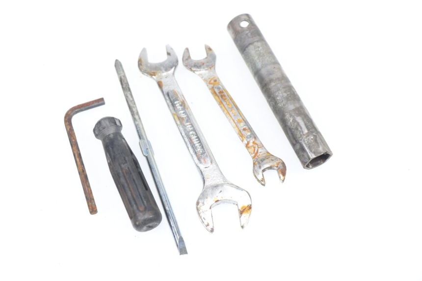 photo de TROUSSE A OUTILS DAELIM VJ ROADWIN 125 (2004 - 2007)