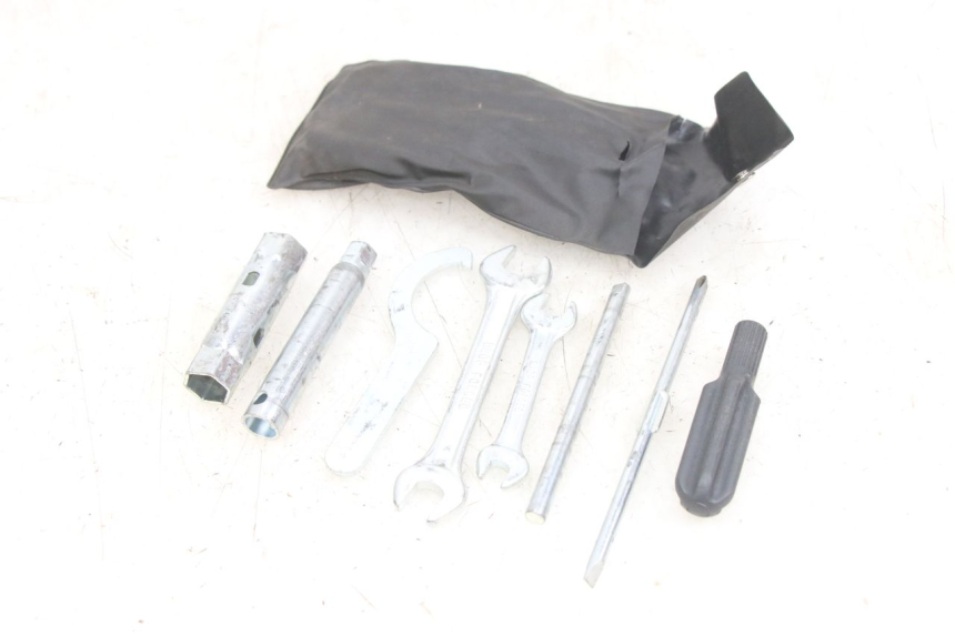 photo de TROUSSE A OUTILS YAMAHA X-MAX XMAX 250 (2006 - 2009)