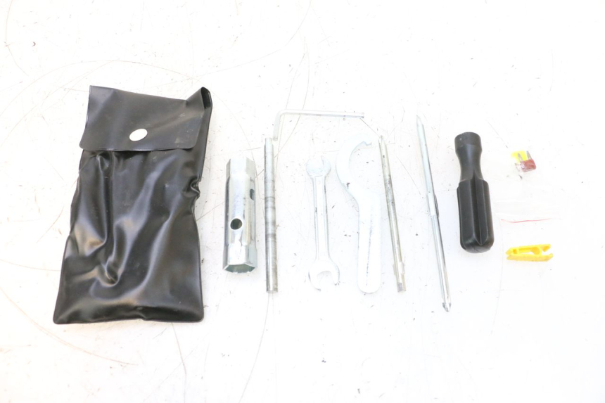 photo de TROUSSE A OUTILS YAMAHA X-MAX XMAX 125 (2010 - 2013) - Vue principale