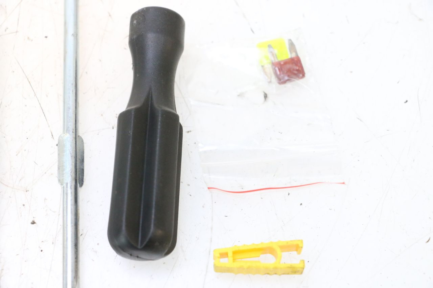 photo de TROUSSE A OUTILS YAMAHA X-MAX XMAX 125 (2010 - 2013) - Vue produit