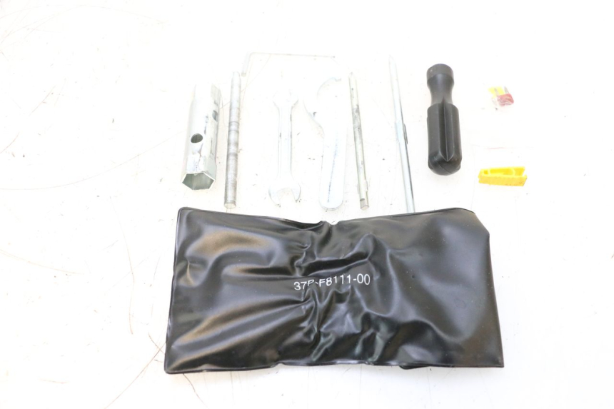 photo de TROUSSE A OUTILS YAMAHA X-MAX XMAX 125 (2010 - 2013) - Gros plan technique