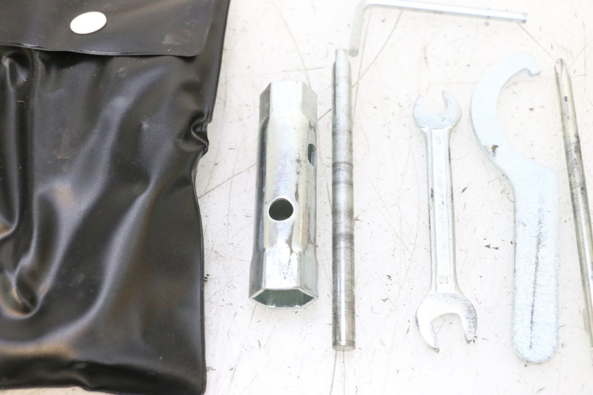 photo de TROUSSE A OUTILS YAMAHA X-MAX XMAX 125 (2010 - 2013) - Vue d’ensemble