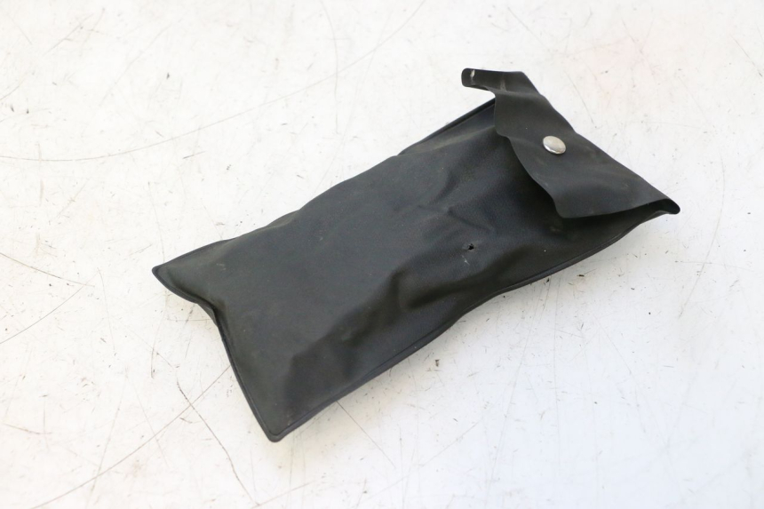 photo de TROUSSE A OUTILS YAMAHA XMAX X-MAX 125 (2006 - 2009) - Zoom état d’usage