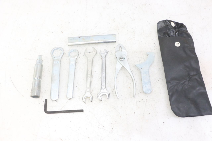 photo de TROUSSE A OUTILS HONDA XLV VARADERO 125 (2000 - 2006)