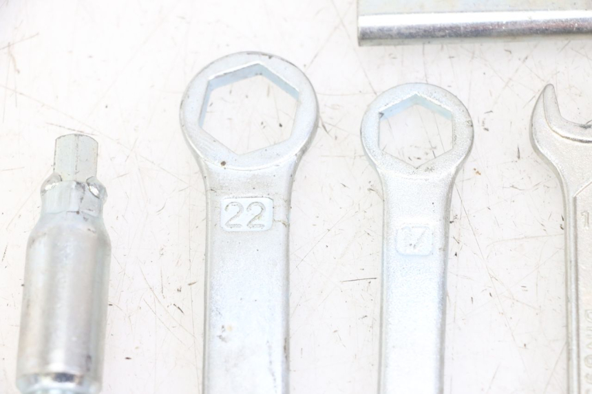 photo de TROUSSE A OUTILS HONDA XLV VARADERO 125 (2000 - 2006)