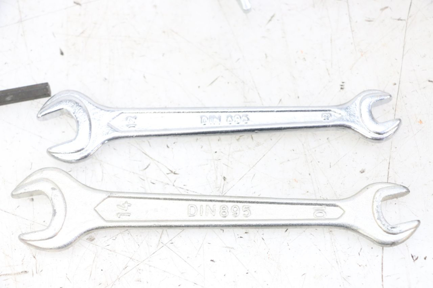 photo de TROUSSE A OUTILS HONDA XLV VARADERO 125 (2000 - 2006)