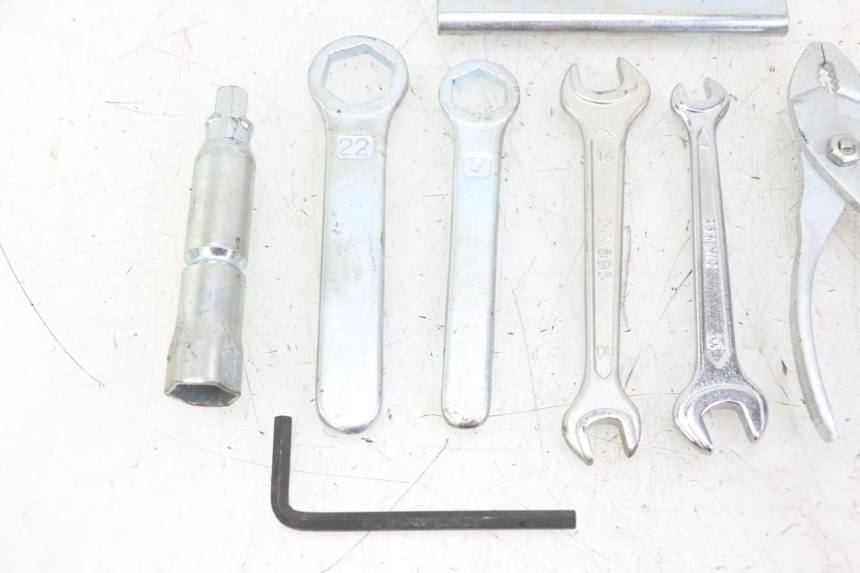 photo de TROUSSE A OUTILS HONDA XLV VARADERO 125 (2000 - 2006)