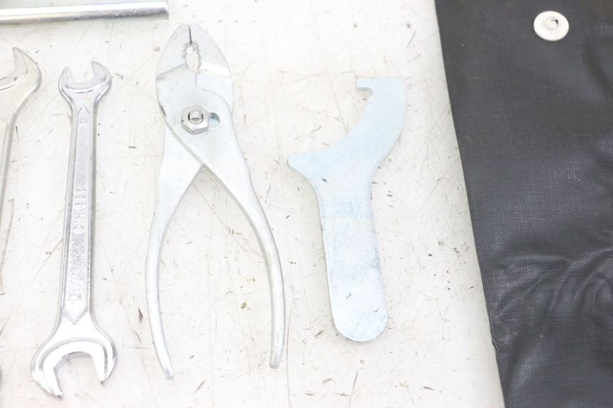 photo de TROUSSE A OUTILS HONDA XLV VARADERO 125 (2000 - 2006)