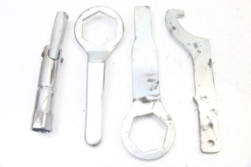 photo de TROUSSE A OUTILS YAMAHA FZ6 FAZER S2 600 (2007 - 2011)