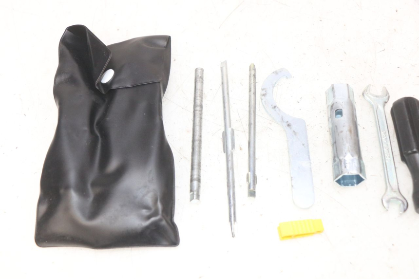 photo de TROUSSE A OUTILS YAMAHA X-MAX XMAX 125 (2010 - 2014)