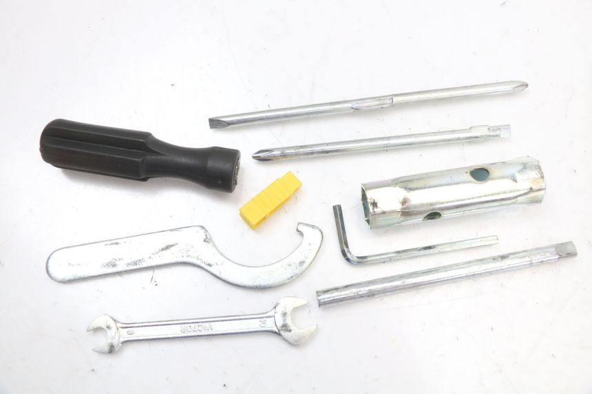 photo de TROUSSE A OUTILS YAMAHA X-MAX XMAX 125 (2010 - 2014)