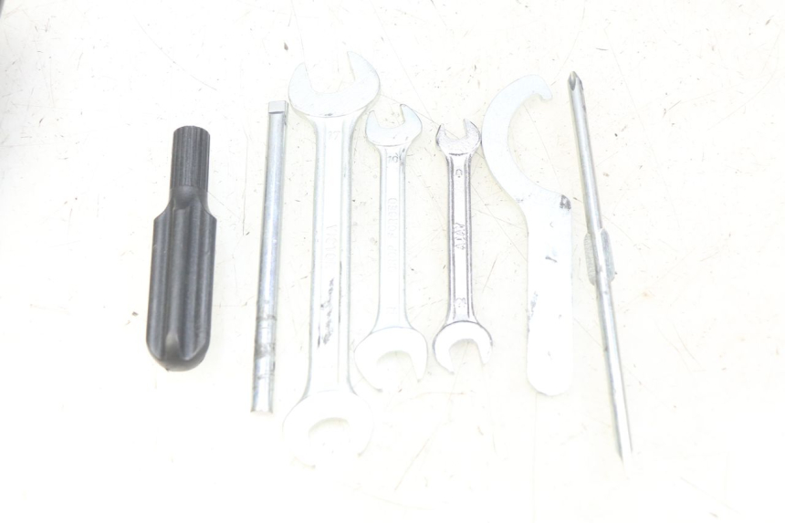 photo de TROUSSE A OUTILS YAMAHA XMAX X-MAX 125 (2006 - 2009)