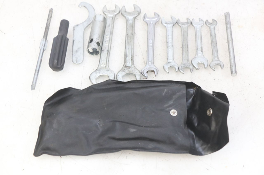 photo de TROUSSE A OUTILS YAMAHA YP MAJESTY 125 (2007 - 2010)