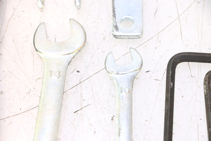 photo de TROUSSE A OUTILS YAMAHA YZF R6 600 (2008 - 2009) - Détail de la pièce