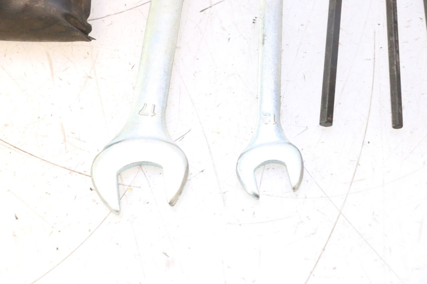 photo de TROUSSE A OUTILS YAMAHA YZF R6 600 (2008 - 2009) - Zoom état d’usage