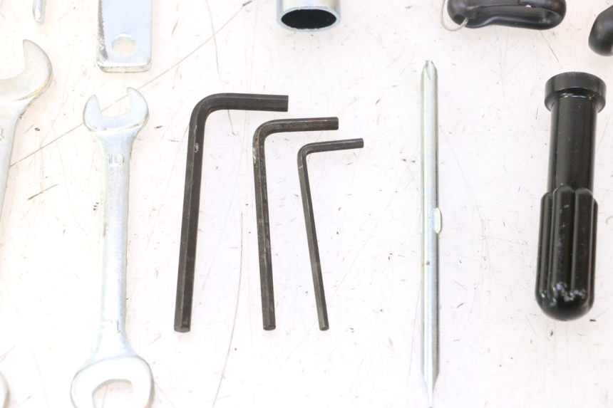 photo de TROUSSE A OUTILS YAMAHA YZF R6 600 (2008 - 2009) - Autre angle de vue