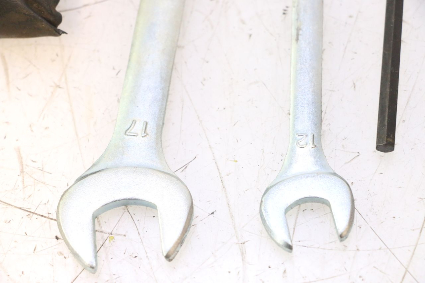 photo de TROUSSE A OUTILS YAMAHA YZF R6 600 (2008 - 2009) - Pièce contrôlée