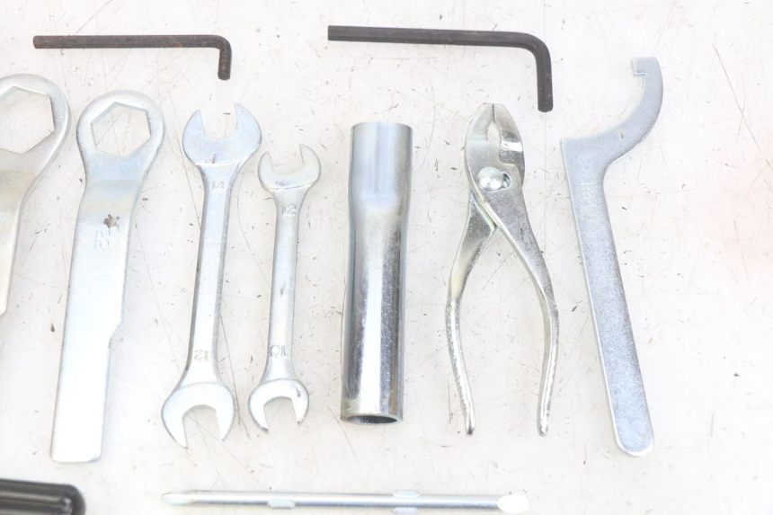 photo de TROUSSE A OUTILS KAWASAKI Z 750 (2007 - 2013) - Autre angle de vue