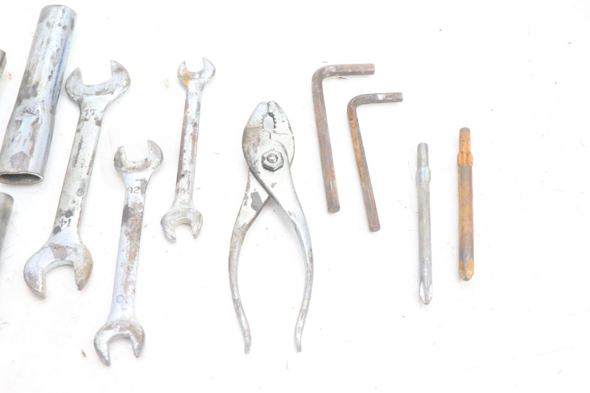 photo de TROUSSE A OUTILS KAWASAKI ZZR 600 (1995 - 2004) - Zoom état d’usage