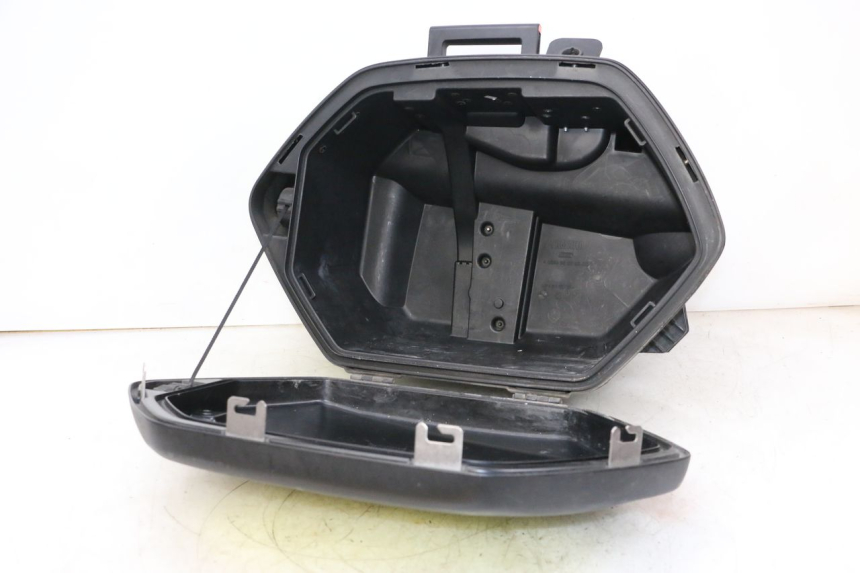 photo de VALISE DROITE YAMAHA FJR ABS 1300 (2006 - 2012) - Gros plan technique