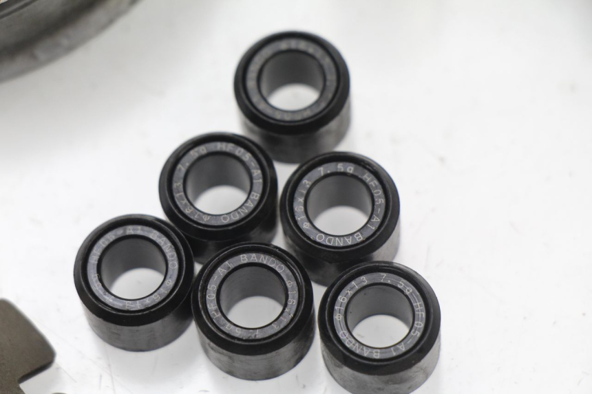 photo de VARIATEUR PEUGEOT LOOXOR 50 (2001 - 2004) - Gros plan technique