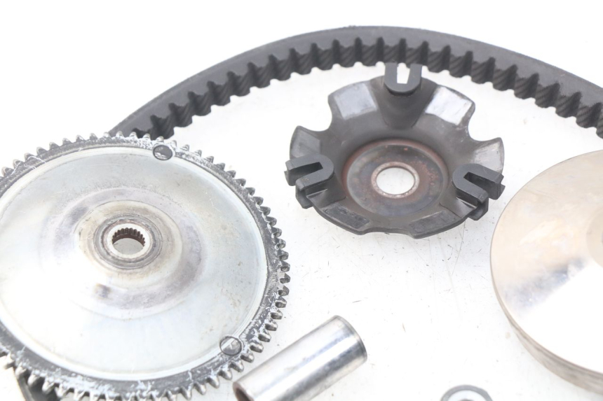 photo de VARIATEUR PEUGEOT VIVACITY 100 (1999 - 2008) - Gros plan technique