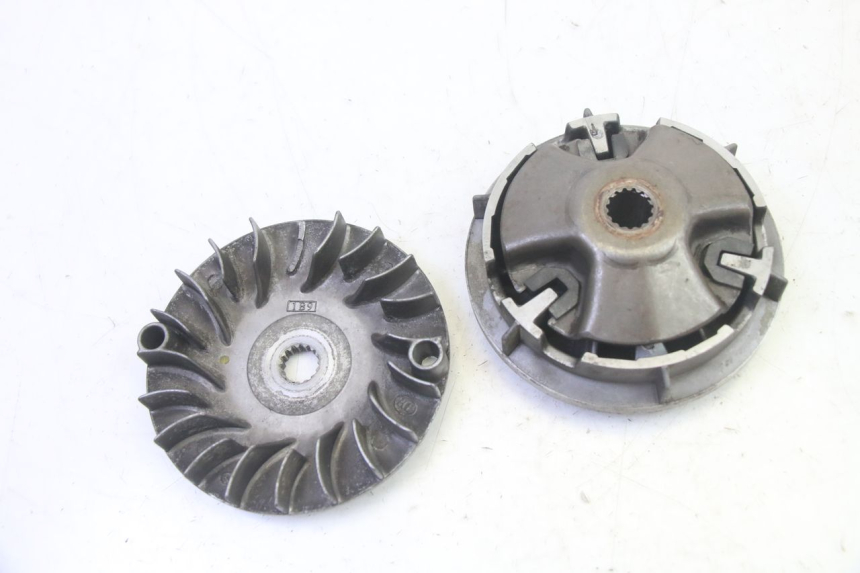 photo de VARIATEUR YAMAHA X-MAX XMAX 125 (2010 - 2014) - Gros plan technique