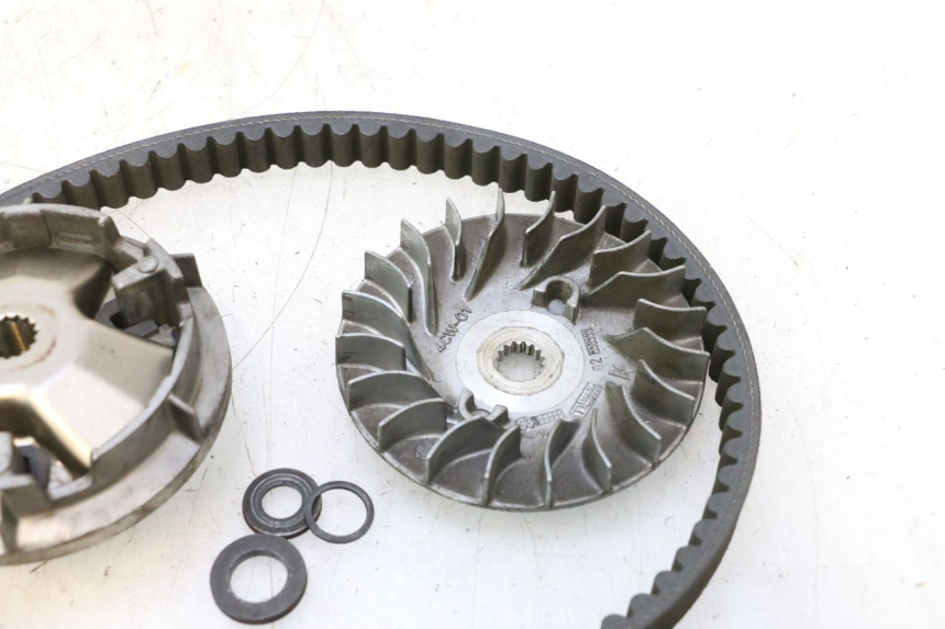 photo de VARIATEUR YAMAHA YP MAJESTY 125 (2002 - 2006) - Autre angle de vue