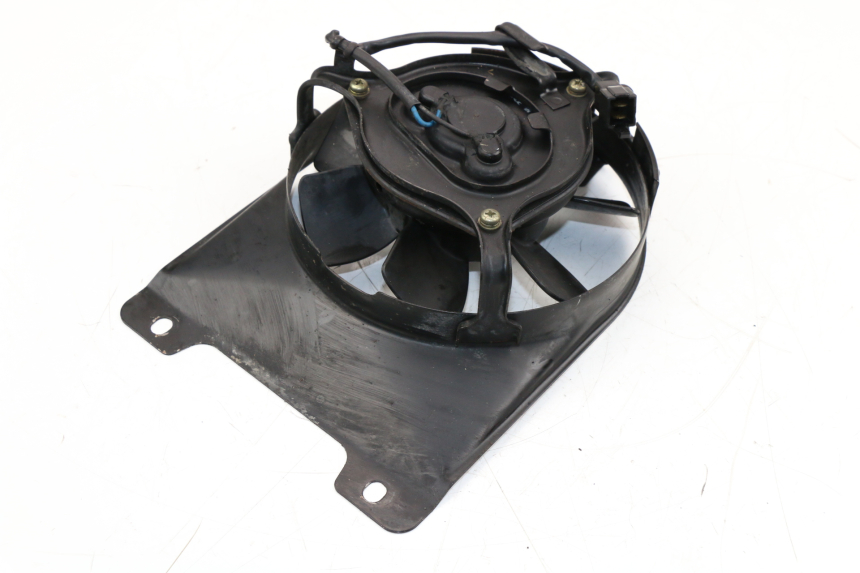 photo de VENTILATEUR YAMAHA FZX FAZER 750 (1987 - 1998) - Gros plan technique