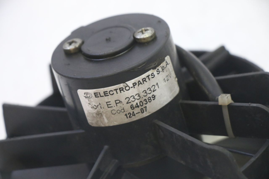 photo de VENTILATEUR PIAGGIO MP3 LT 300 (2010 - 2016) - Gros plan technique