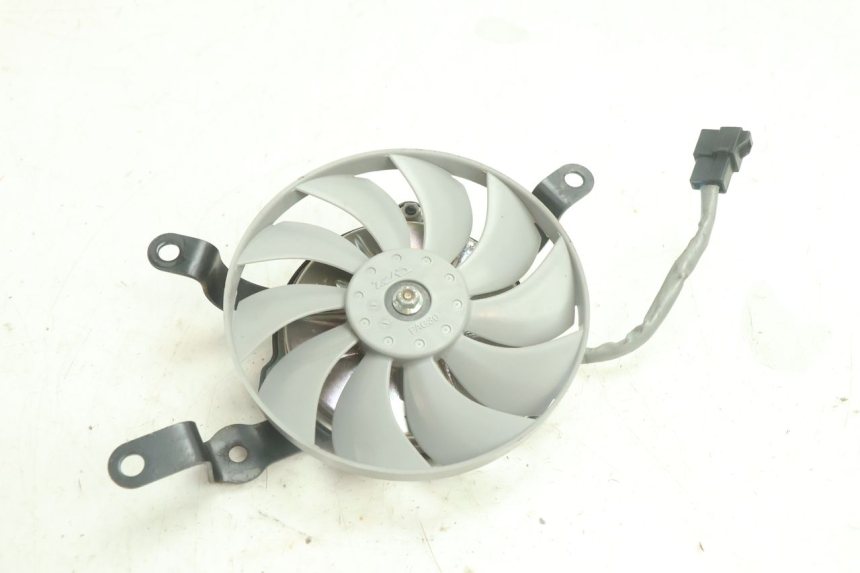 photo de VENTILATEUR YAMAHA YZF R6 600 (2008 - 2009) - Gros plan technique