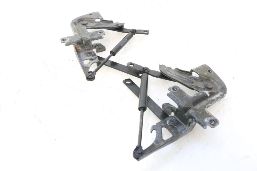 photo de VERIN COFFRE PEUGEOT SATELIS 125 (2013 - 2018) - Zoom état d’usage