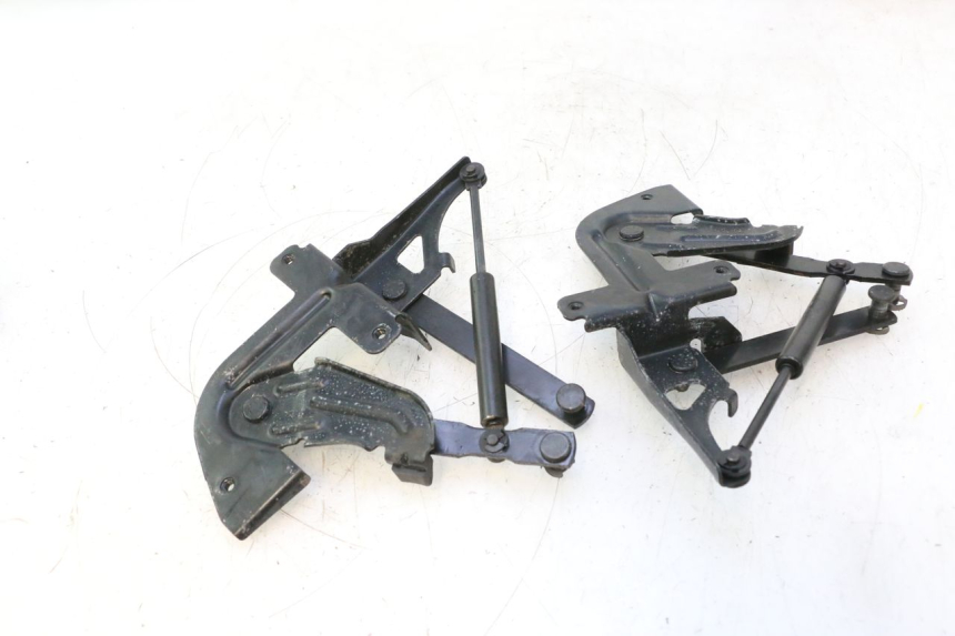 photo de VERIN COFFRE PEUGEOT SATELIS 125 (2013 - 2018) - Gros plan technique