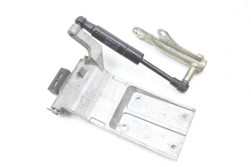 photo de VÉRIN COFFRE YAMAHA XMAX X-MAX ABS 125 (2017 - 2020)