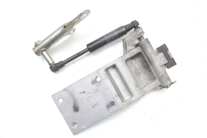 photo de VÉRIN COFFRE YAMAHA XMAX X-MAX ABS 125 (2017 - 2020)