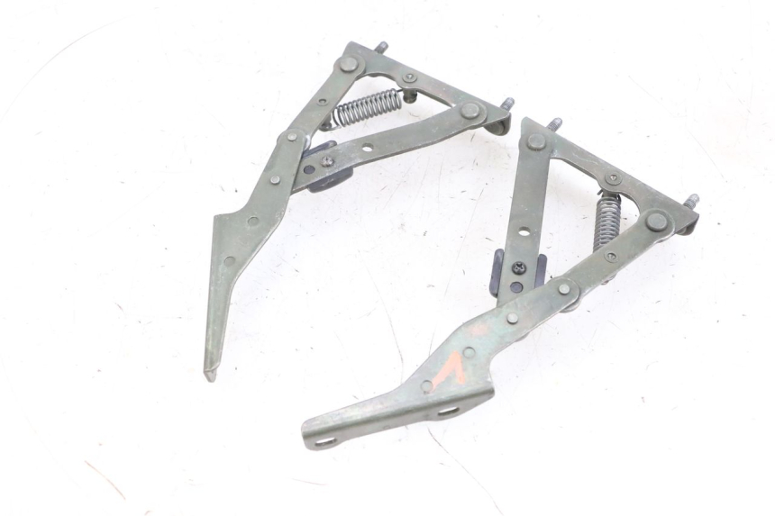 photo de VERIN COFFRE PIAGGIO X8 125 (2004 - 2007) - Zoom état d’usage