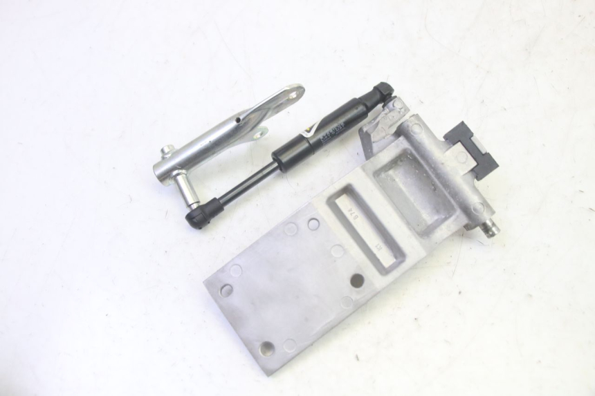 photo de VERIN SELLE YAMAHA TRICITY 300 (2020 - 2024) - Détail de la pièce