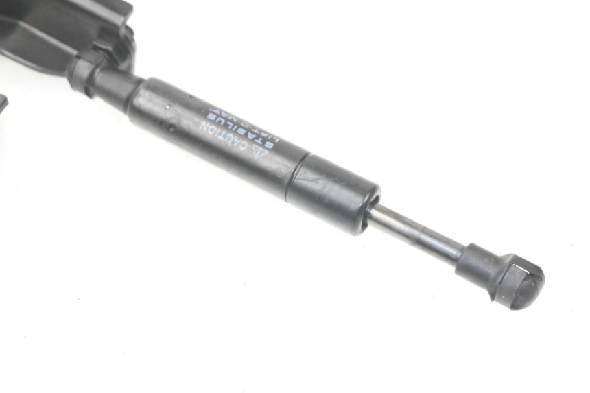 photo de VERIN SELLE YAMAHA XMAX X-MAX ABS 125 (2014 - 2016) - Zoom état d’usage