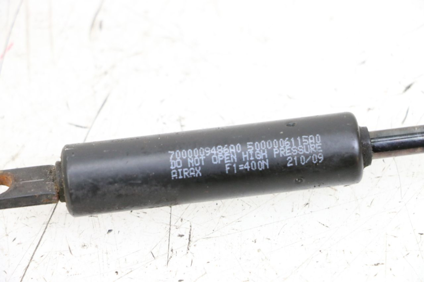 photo de VERIN SELLE YAMAHA XMAX X-MAX 125 (2006 - 2009) - Zoom état d’usage